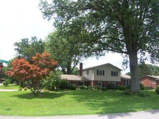 4210 Wenwood Dr, Louisville KY  exterior