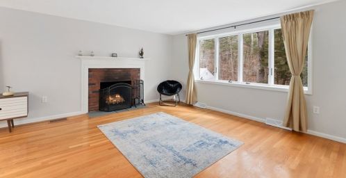 347 Prospect St, Hingham MA 02061-1140 exterior