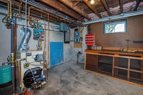 2 Chester Ave, Burlington MA 01803-1312 exterior