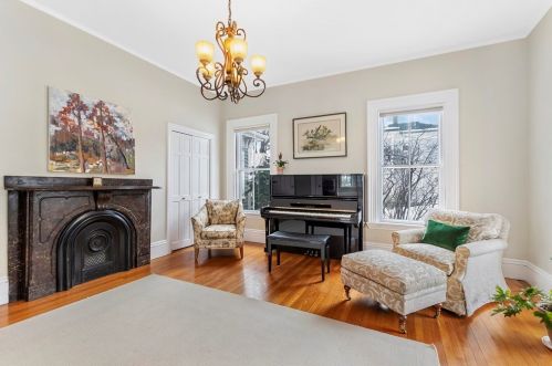 42 Maple St, Newton MA 02458-1712 exterior