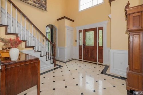 41 Mountainside Dr, Skyline Lakes, NJ 07456-2811