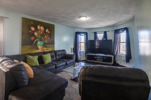 49 Pearl St, Everett MA 02149-1105 exterior