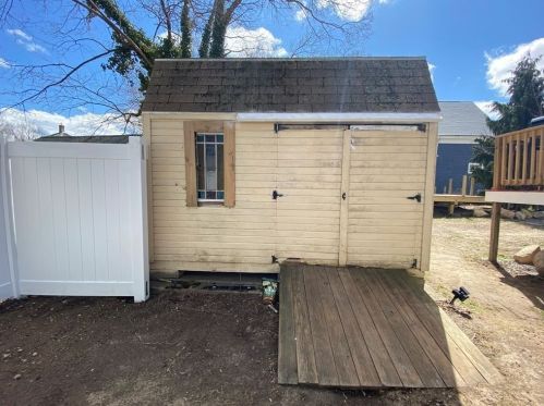 16 Dyer Ave, Whitman MA 02382-2408 exterior