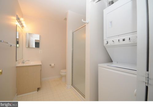 1304 Tristram Cir, West Deptford NJ 08051-2256 exterior