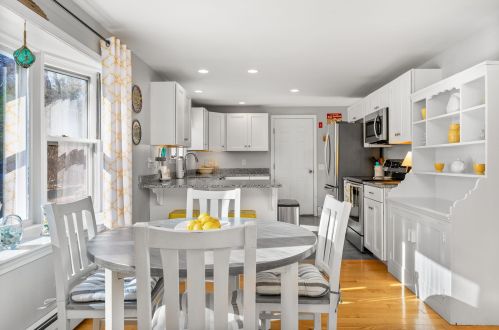 130 Main St, Dennis MA 02638-2019 exterior