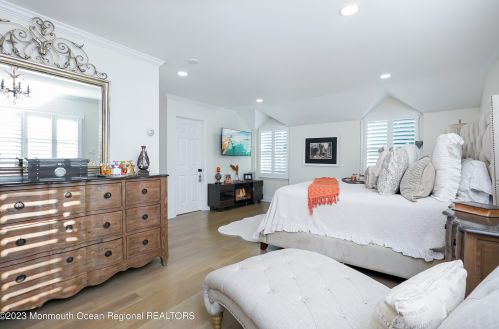 900 Roseld Ave, Tinton Falls NJ  07712-4154 exterior