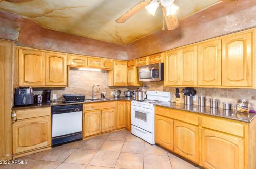 3319 61 St, Phoenix AZ 85033-4112 exterior