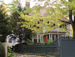 1574 Centre St, Newton, MA 02461-1234