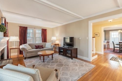 2 Bonad Rd, Milton MA 02186-3212 exterior