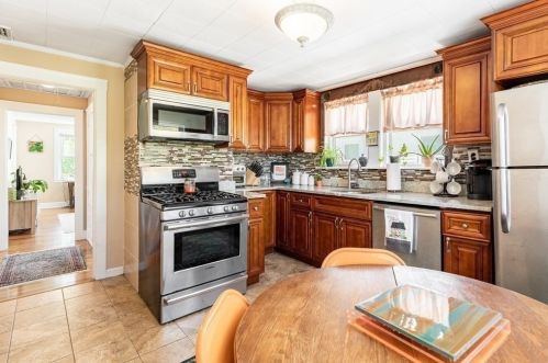 58 Lawn Ave, Quincy MA 02169-7337 exterior