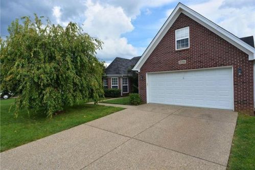 7116 Black Walnut Cir, Louisville, KY 40229-2476