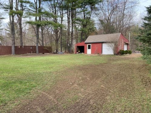 10 Hitching Post Rd, Amherst MA 01002-1155 exterior