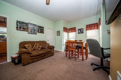 328 Broadway, Fall River MA 02724-2903 exterior