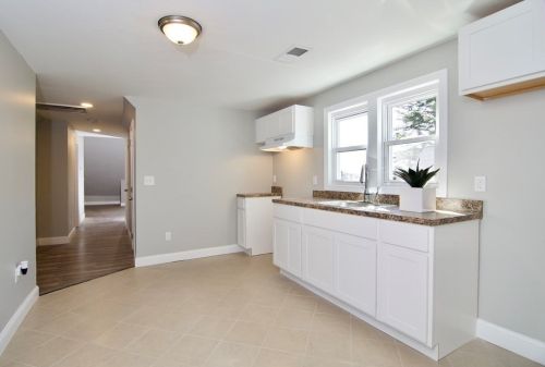 8 Conner Ave, Montgomery MA 01085-2325 exterior