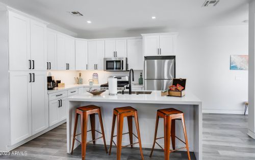 1121 11th St, Phoenix AZ 85006-2744 exterior