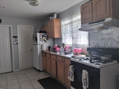 172 Emerson St, Carteret NJ 07008-2923 exterior