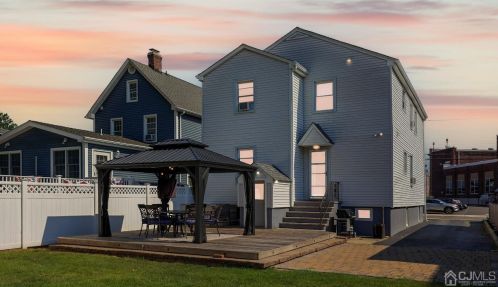 35 Louis St, Carteret, NJ 07008-2104