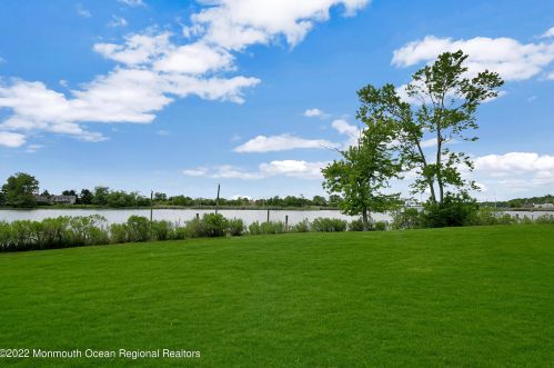 56 Rivers Edge Dr, Little Silver NJ 07739-1706 exterior