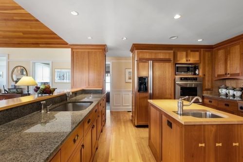 165 Fair Oaks Park, Needham MA 02492-3018 exterior