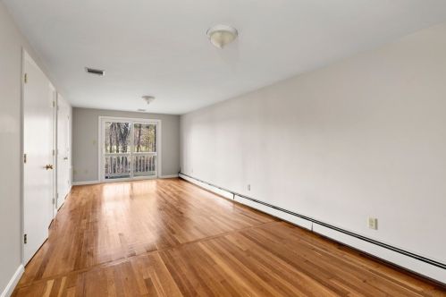 901 Randolph Ave, Milton MA 02186-3404 exterior