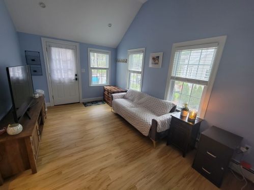 16 Adorn St, Weymouth MA 02188-1202 exterior