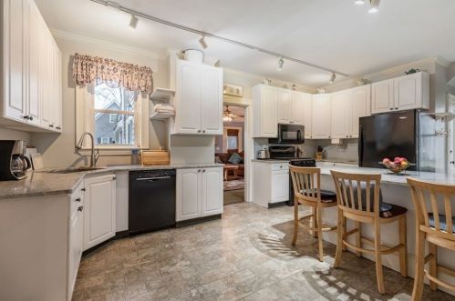 28 Franklin St, Whitman MA 02382-2529 exterior