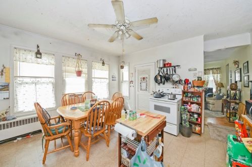 9 Lund St, Worcester MA 01607-1117 exterior