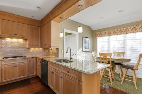 16 Black Rock Dr, Hingham MA 02043-4892 exterior