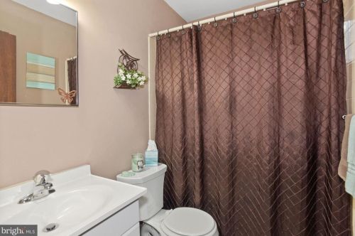 554 Elberne Ave, West Deptford NJ 08093-1715 exterior