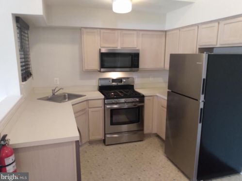 1336 Tristram Cir, West Deptford NJ  08051-2256 exterior