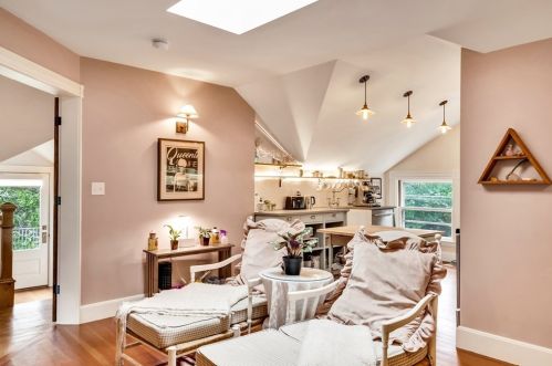 25 Hunnewell Ave, Newton MA 02458-2216 exterior