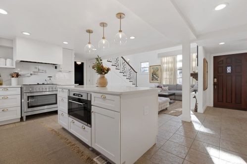 336 Elliot St, Newton MA 02464-1250 exterior