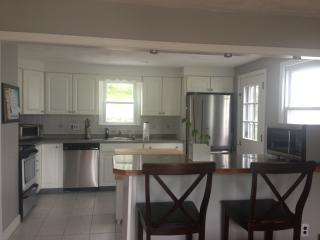 34 Upland Rd, Waltham MA  02451-2988 exterior