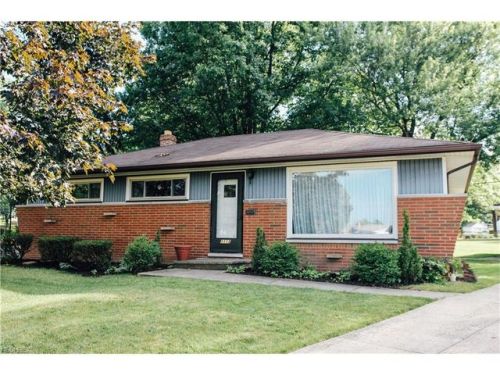 1113 Decker Dr, Cleveland, OH 44134-3120