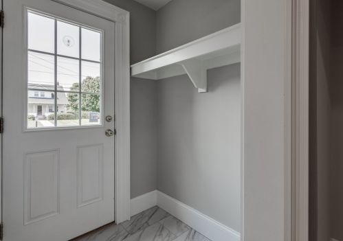 8 Latisquama Rd, Southborough MA 01772-1606 exterior