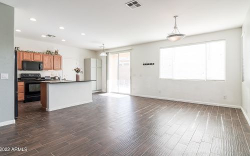 7233 39 Way, Phoenix AZ 85050-5428 exterior