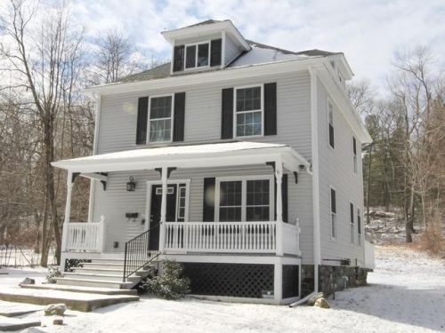 10 Robertson Rd, Worcester, MA 01602-1606