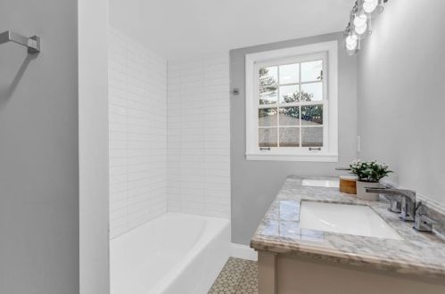 2022 Deren Way, Atlanta GA  30345-3710 exterior