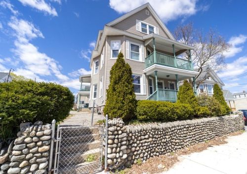 143 Lowell St, Methuen MA 01844-6825 exterior