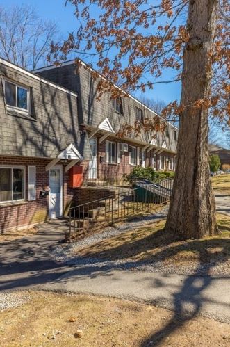 132 Thissell Ave, Dracut MA  01826-5198 exterior