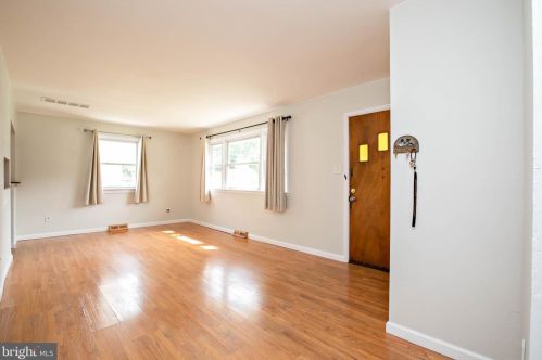 121 Hannold Blvd, West Deptford NJ 08096-1815 exterior