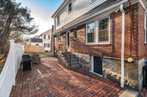 2 Bonad Rd, Milton MA 02186-3212 exterior