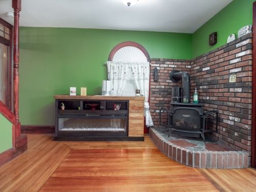 1174 Mammoth Rd, Dracut MA  01826-3147 exterior