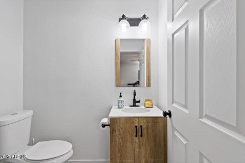 2524 Beryl Ave, Phoenix AZ  85028-3715 exterior