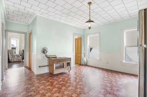 214 Cambridge St, Fall River MA 02721-2665 exterior