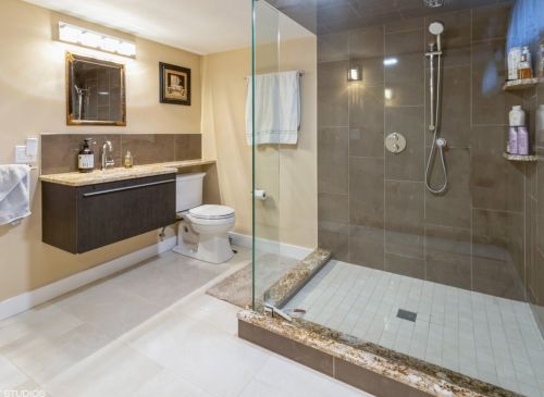 7621 Harlem Ave, Niles IL 60714-4724 exterior