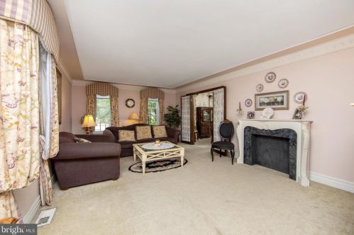 27 Rygate Ave, West Deptford NJ 08096-4218 exterior