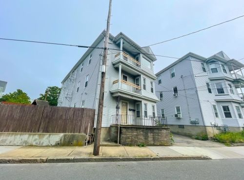 124 Bay St, Fall River MA 02721-1008 exterior