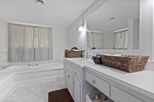 11 Bay Cliff Cir, Plymouth MA 02360-1458 exterior