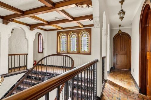 4 Kensington Rd, Worcester MA 01602-1814 exterior